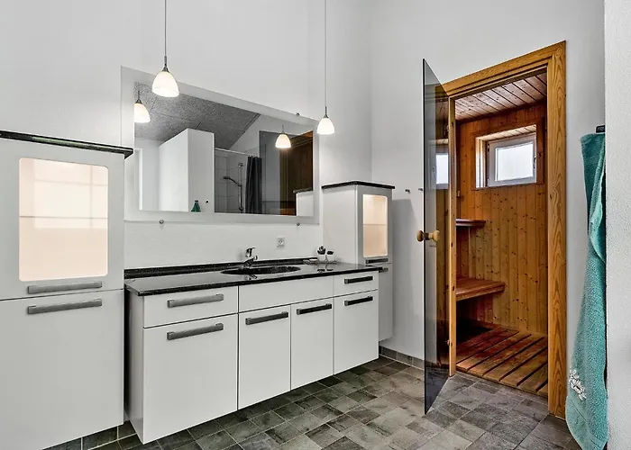 Cozy In With Sauna 度假居 *